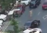 成都一男子駕車街頭亂撞多車后裸奔 真相曝光簡直太驚人了
