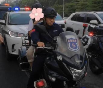 高考首個忘帶證件考生出爐 執勤交警迅速帶其到派出所開身份證明