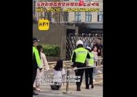 女生拒絕幫助用雙膝自信進考場 照片曝光讓人心疼又佩服