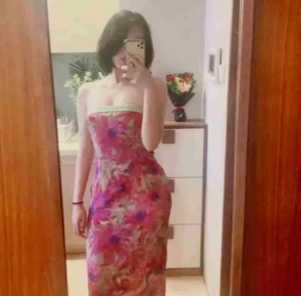 主播穿牽手門同款裙帶貨被指蹭熱度 到底是什么情況?