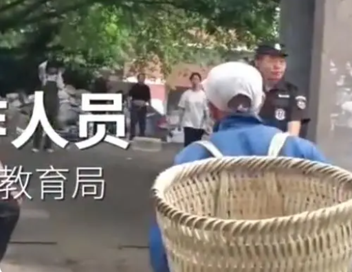 四川一中學(xué)不讓學(xué)生帶書離校售賣 原因竟是這樣太無奈了