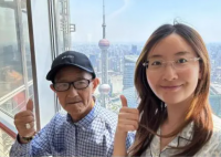 25歲女生帶患癌爺爺游中國 實在太暖心了