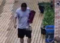 男子被墻角的蛇跳出攻擊 內(nèi)幕實在太可怕了