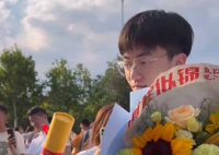 文旅局長考場門口送考生狀元卷 原因竟是這樣太感人了