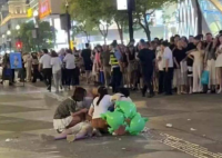 男子在武漢步行街被磚砸倒 內(nèi)幕曝光簡直太意外了