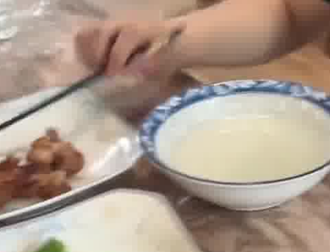 高考后飯菜的反差讓人猝不及防 原因竟是這樣太無奈了
