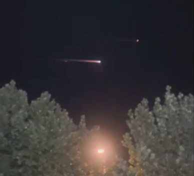 多地網友拍下夜空劃過發光體 內幕曝光實在太罕見了