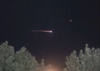 多地網友拍下夜空劃過發光體 內幕曝光實在太罕見了