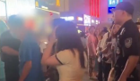 大爺摸女子屁股被逮自扇耳光求饒 背后真相實在讓人驚愕