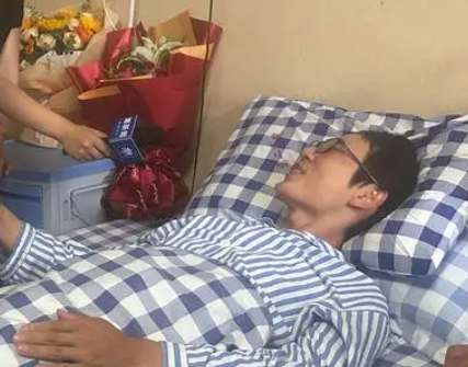 跳江救人小哥希望不要再給他捐錢 救人小哥想用捐款反哺家鄉(xiāng)教育