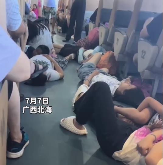 游客乘船遇西南浪 船艙暈倒一大片 什么是西南浪為什么危害這么大?