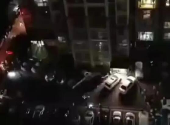 男孩在家燒書引起失火從18樓跳下 事件始末是什么?