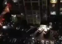 男孩在家燒書引起失火從18樓跳下 事件始末是什么?