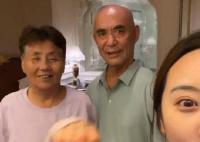 孫女帶爺爺奶奶旅游 出發前要先宣誓 真相曝光讓人感動