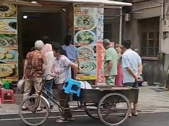 小吃店遭當(dāng)?shù)赝型抖局?0人中毒 真相揭露真的令人大吃一驚