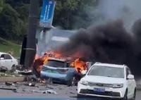 浙江警方通報蔚來汽車撞路柱起火 真相揭露真的令人大吃一驚