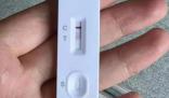 男子三陽抗原呈深紫色 原因揭秘直接讓人傻眼了