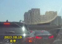 乘客等紅燈時情緒崩潰大聲尖叫 原因太出乎意料了