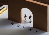 離婚7個月前夫曬照喜獲一女 原因簡直太讓人氣憤