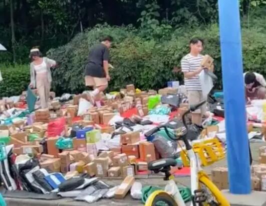 高校禁快遞入校 包裹堆積成山 真相到底是什么?