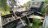 貨車爆胎側翻司機因貓丟了大哭 司機并無大礙只是陷入悲傷情緒