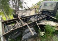 貨車爆胎側翻司機因貓丟了大哭 司機并無大礙只是陷入悲傷情緒
