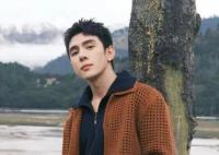 李佳琦幕后老板財(cái)富高達(dá)170億 李佳琦在直播間含淚致歉