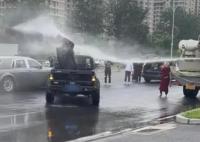 婚鬧天花板?新郎被灑水車噴水 噴水的是新郎的一位朋友