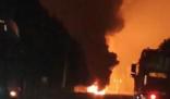 河北一油罐車爆炸 現場火光沖天 無人員傷亡