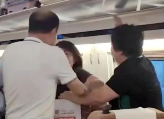 高鐵拒換座被打女子:對方先動手 具體是什么情況?