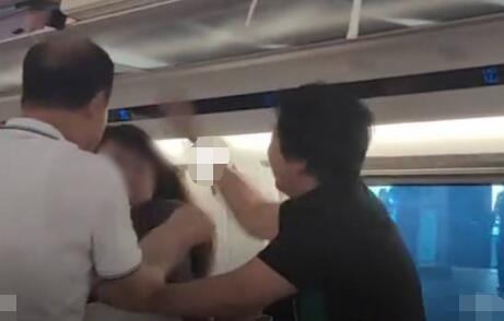 女子高鐵拒換座遭毆打 警方通報 原因曝光簡直太氣人
