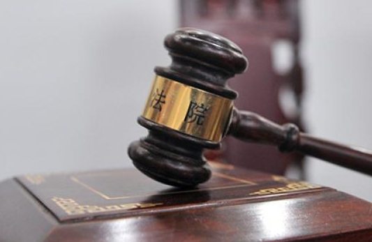 月薪10萬降到7萬 投行高管起訴討薪 究竟是怎么回事？