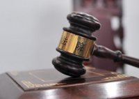 月薪10萬降到7萬 投行高管起訴討薪 究竟是怎么回事？