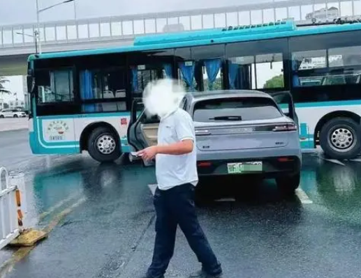 用戶試乘問界M5出事故受傷 原因竟是這樣太無奈了