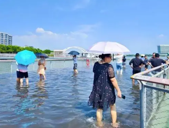 廈門沿海出現(xiàn)天文大潮 這也太好看了吧