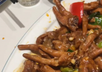 男子懷疑飯店的雞爪是別人吃過的 究竟是怎么回事？
