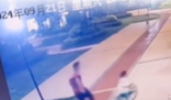 孩子在小區騎車被男子踹倒 究竟是怎么回事？