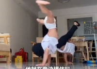 4歲萌娃穿尿不濕跳街舞 究竟是怎么樣的？