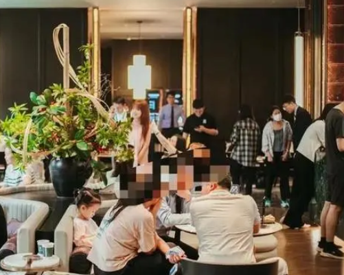 中介小哥奮戰(zhàn)國慶:凌晨才吃上飯 原因竟是這樣太無奈了