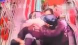 女子遭人持刀捅刺大爺用身體擋刀 事件始末2025最新消息