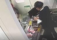 銀行回應(yīng)老人存錢后賬戶數(shù)額少千元 背后真相實(shí)在讓人驚個(gè)呆