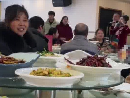 00后新人辦三無婚禮 新娘發言25秒 到底是什么情況？