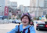 女生來(lái)云南散心前后判若兩人 這波操作太6了