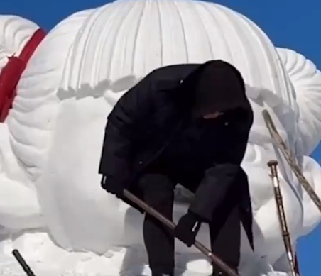 雕出黑悟空雪雕師又雕了6米高哪吒 內幕實在讓人驚個呆