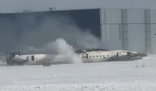 美客機著陸倒翻 乘客驚慌爬出機艙 這也太可怕了