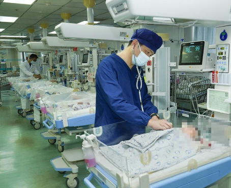 男寶先天性腹裂 腸胃裸露在外 背后真相實在讓人驚愕