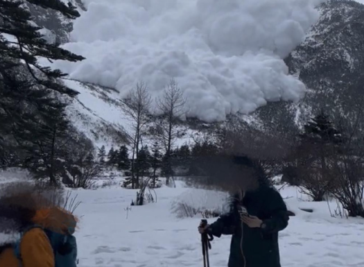雪崩親歷者稱4公里距離30秒就到眼前 內(nèi)幕曝光簡(jiǎn)直太意外了
