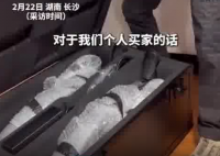 小伙30多萬買機器人對外租8000一天 機器人還只能行走站立打招呼