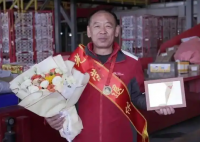 北漂快遞大叔首筆退休金10780元 實在太羨慕了