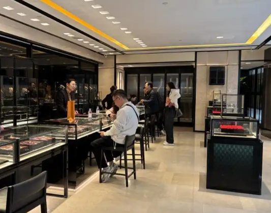 漲價后老鋪黃金不排隊了 事件始末2025最新消息